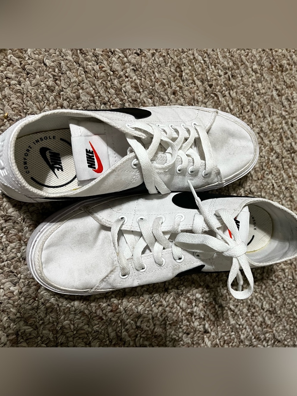 Nike size 7 white with black check low top sneakers